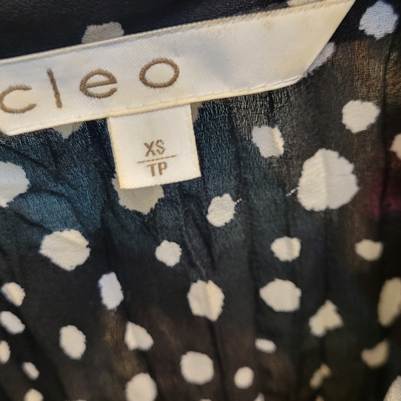 women's blouse - Picture 2 of 2